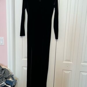 Elegant Black Velvet Long Sleeve Dress